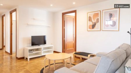 Room in a shared 4-bedroom apartment for rent in Opañel - Photo 3