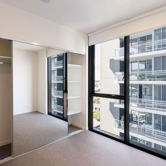 Fully Furnished 1 Bedroom with Study - Photo 1