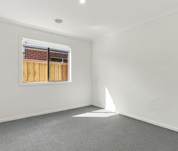 NEW BUILD HOME FOR RENT IN THORNHILL PARK - Photo 2