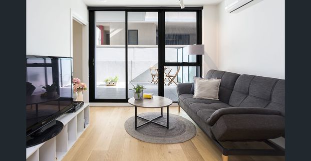 Contemporary Comfort with Expansive Outdoor Living in the Heart of Hawthorn - Photo 1