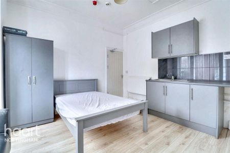 1 bedroom in a house share to rent - Photo 3