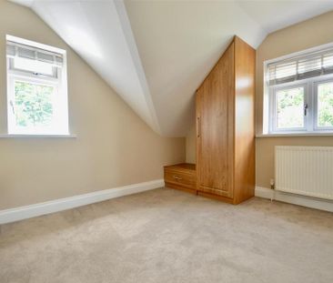 5 bedroom detached house to rent - Photo 2