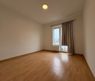 Lichtrijk appartement met twee slaapkamers - Photo 1