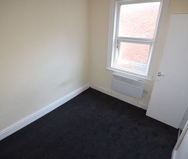 To Let 1 Bed Flat - Photo 1