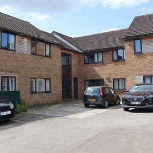 Stratton Road, Swindon - Photo 2