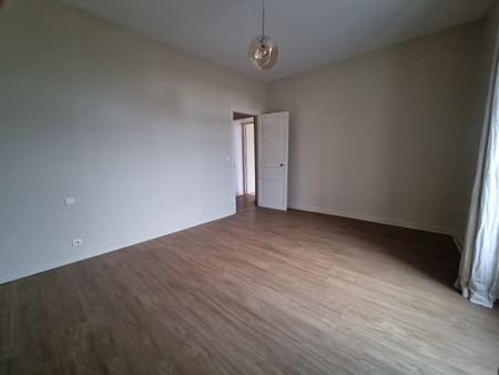 Location Appartement 5 pièces 150m² COGNAC 16100 - Photo 2