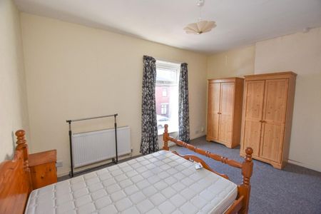 3 bed House - Mid Terrace for Rent - Photo 5