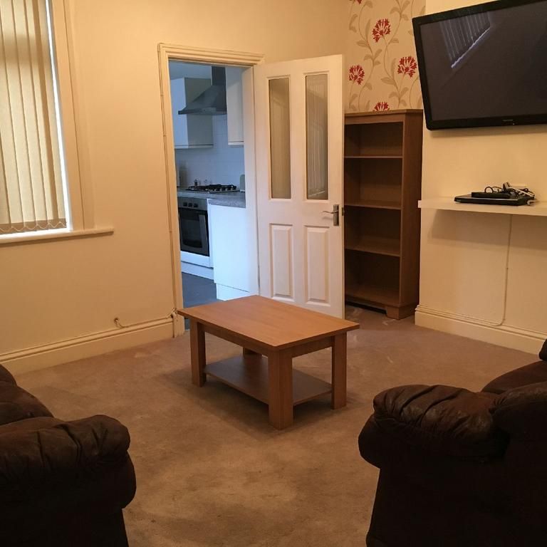 4 bedroom house to rent - Photo 1