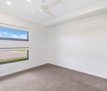 Four Bed Two Lounge Family Home! - Photo 3