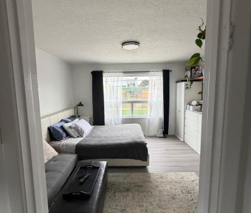 For Lease - 114 Seventh Street, Toronto, Ontario - Photo 4