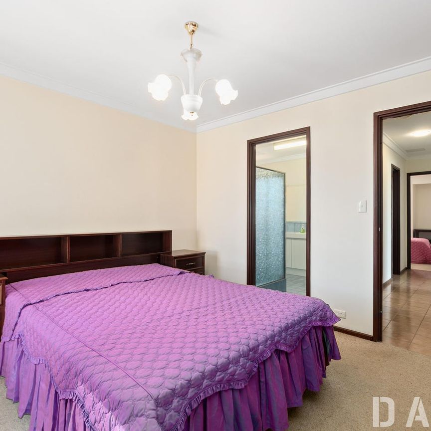 Low Maintenance Duplex, Available in Sought After Location! - Photo 1