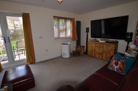 4 bedroom detached house to rent - Photo 2