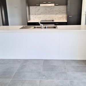 NEAR NEW 3 BEDROOM TOWNHOUSE, AVAILABLE NOW INSPECTIONS BY APPOINTMENT - Photo 2