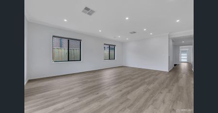 Modern 4- Bedroom Home - Photo 3