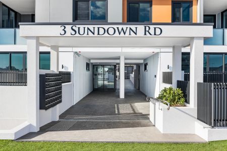 LUXURY APARTMENT LIVING - Photo 5