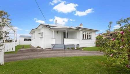 Family Home - Photo 5