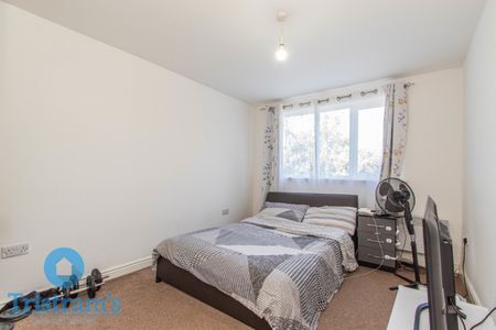 2 bed Flat for Rent - Photo 5