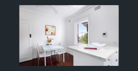 Art Deco Character and Contemporary Style in a Boutique Block of Seven - Photo 2