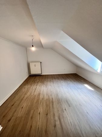 Helle, frisch renovierte DG-Wohnung in zentraler Innenstadtlage von Menden zu vermieten - Foto 5