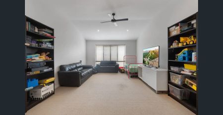 Lowset, low maintenance family home in quiet cul-de-sac - Photo 4