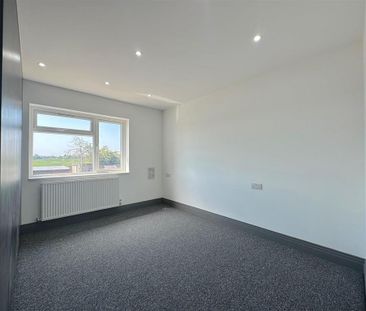 4 bedroom semi-detached house to rent - Photo 2