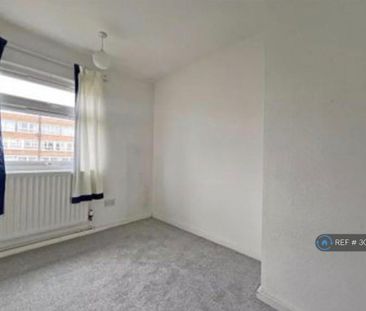 3 bedroom flat to rent - Photo 3