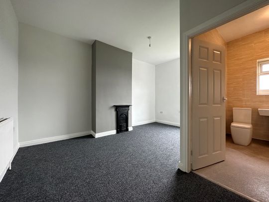 3 Bed Semi-Detached House, Elland Road, LS27 - Photo 1