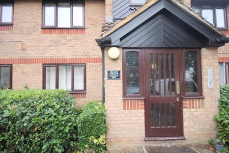 Studio to rent - Photo 5