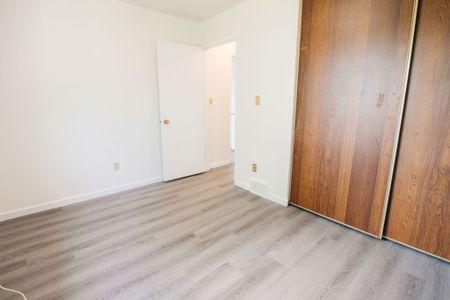 6568 Harmony Ave, Niagara Falls - 2 Bedroom Main Unit - Photo 4
