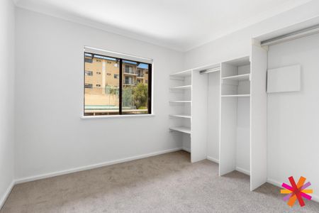 LOVELY CENTRAL 2 BEDROOM 1 BATHROOM RIVERSIDE APARTMENT - Photo 2