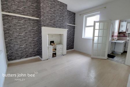 3 bedroom terraced house to rent - Photo 3