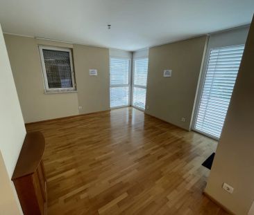 3-Zimmer-Wohnung mit möblierter Küche, Terrasse und Garagenparkplat... - Photo 3