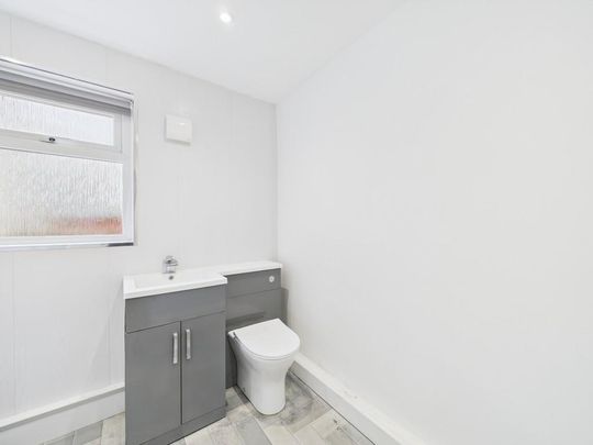 2 bedroom end of terrace house to rent - Photo 1