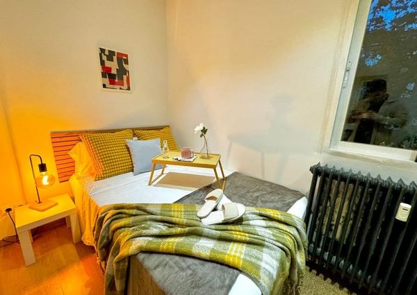 Calle de Fortunata y Jacinta, Madrid, Community of Madrid 28020