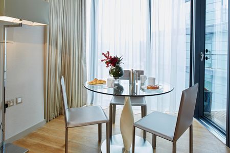 Luxury Open-Plan Apartment overlooking the River Thames in London, EC3R - Photo 3