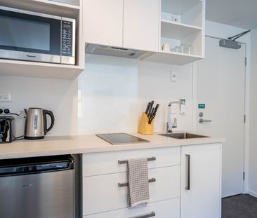 Fully furnished, self contained studio room! - Photo 5