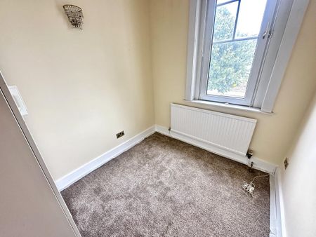 4 bedroom semi-detached house to rent - Photo 5