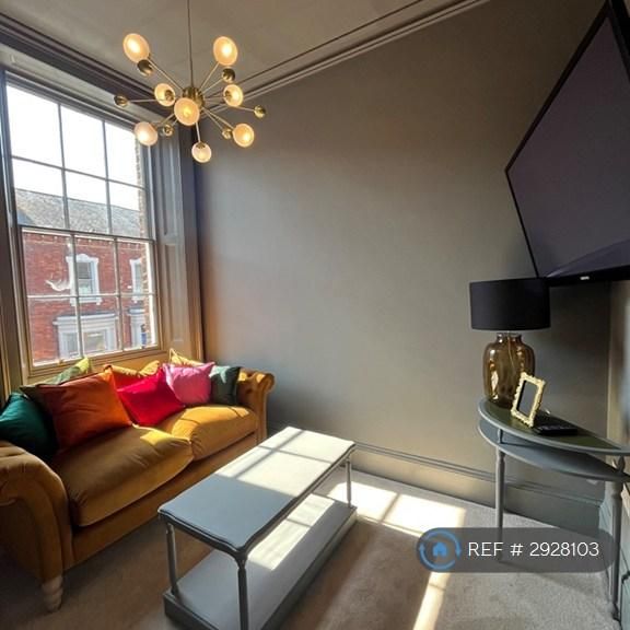1 bedroom in a house share to rent - Photo 1