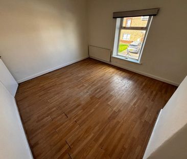 2 bed Terraced - To Let - Photo 3