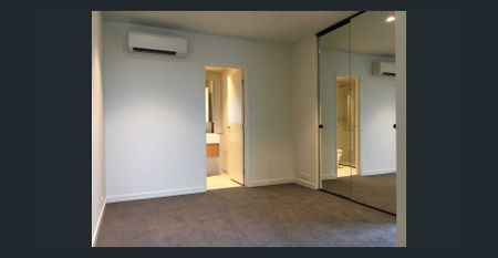 South Yarra Apartment | Panoramic Views & Luxury Living - Photo 2