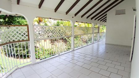 Location Appartement 3 pièces 82m² STE ROSE 97115 - Photo 5