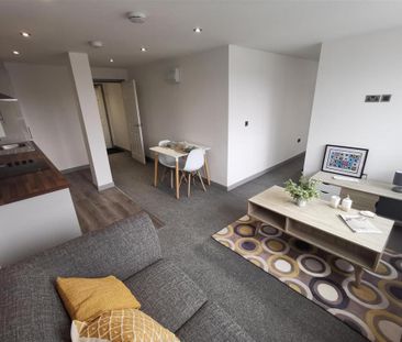 1 bedroom flat to rent - Photo 2
