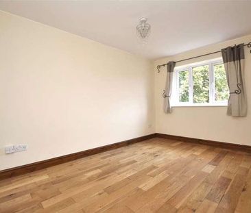 Chantry Gate, Bishops Cleeve, Cheltenham, Gloucestershire, GL52 - Photo 5