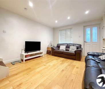 4 bedroom semi-detached house to rent - Photo 2