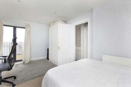 3 bedroom flat to rent - Photo 4