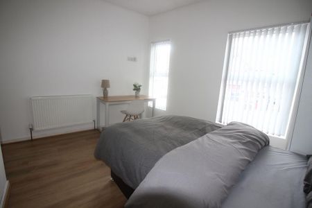 6 bedroom terraced house to rent - Photo 3