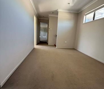 Low Maintenance 4 Bedroom 2 Bathroom Home- Walking Distance to Ever... - Photo 4