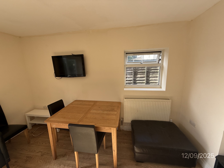 7 bedroom terraced house to rent - Photo 4