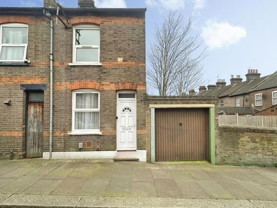 2 bedroom end of terrace house to rent - Photo 1