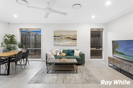 MODERN FOUR BEDROOM Family Residence in Prime Schofields Location! - Photo 3